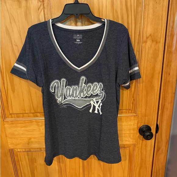 Women’s Genuine Merchandise New York Yankees Heathered T-Shirt - Picture 1 of 4